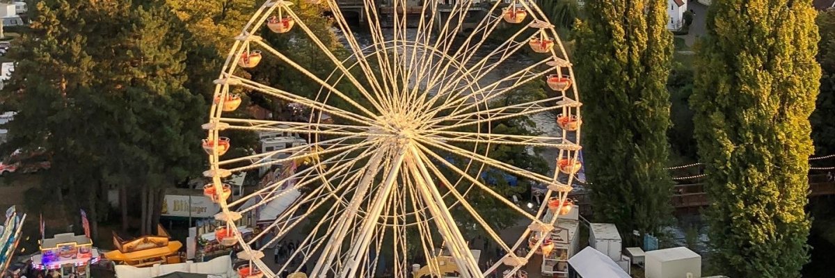 Fettmarkt Luftbild mit Riesenrad Luftbild der Fettmarktkirmes