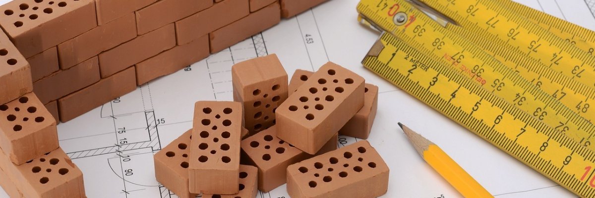 Symbolbild Bauen Allgemein grafische Darstellung für Bauen mit Zollstock, Bausteine, Bleistift und Zeichnung