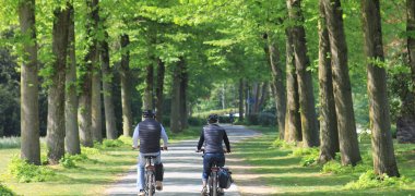 Radfahrer im Emsseepark Radfahrer im Emsseepark