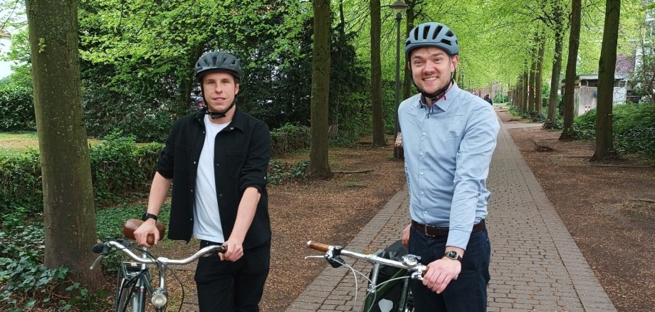 Tobias Schwarzer, der Mobilitätsmanager Stadt Warendorf und Bürgermeister Peter Horstmann