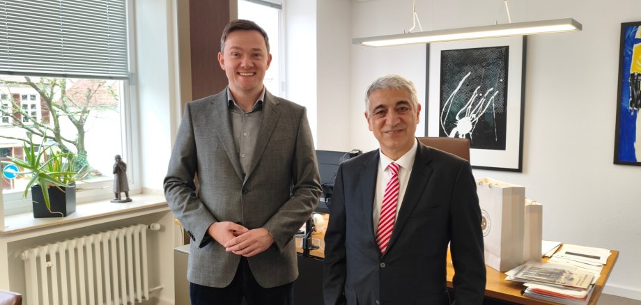 (v.l.): Warendorfs Bürgermeister Peter Horstmann mit dem türkischen Generalkonsul aus Münster Mehmet Özgün Arman