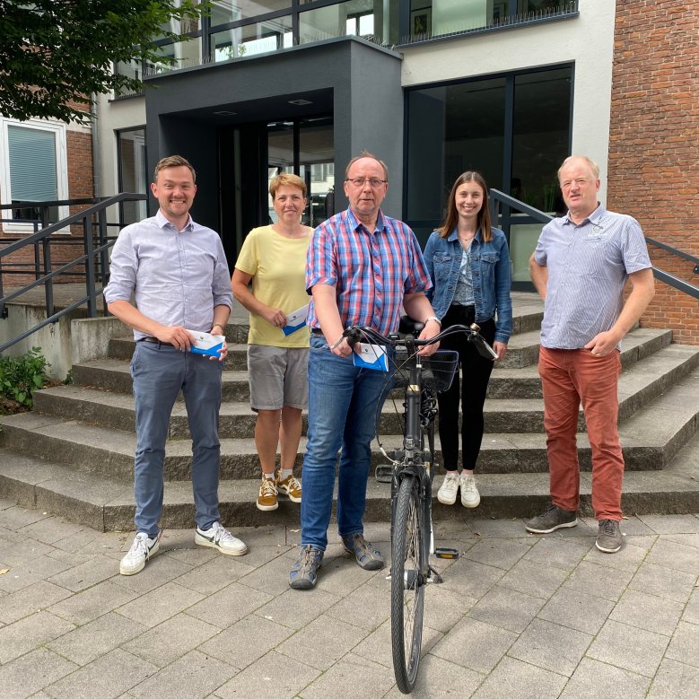 Stadtradeln 2023 Auf dem Bild sind die Gewinner des Stadtradeln-Tippspiels zu sehen